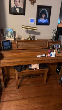 Free piano light and bench