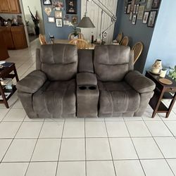 Love Seat, Grey/Brown, Electric, 5 years old