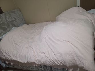 Full size ruffled pink comforter