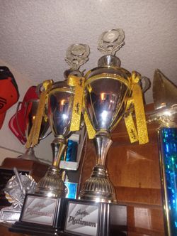 TROPHY 🏆🏆🏆 TROPHIES ALL SPORTS! only 20 to $40 each ! Save major money better hurry 😁😁