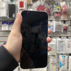 Factory Unlocked Iphone 14 128 gb comes with store warranty 