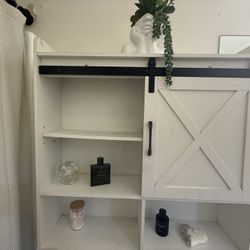 Toilet storage cabinet 