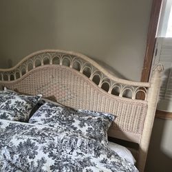 Wicker Company Bedroom Set With 2 Matching Mirrors