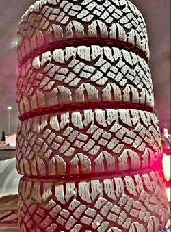 285/75/18  Goodyear 📍📍 Vendo un set de llantas con 80% de vida las 4 📍🌟