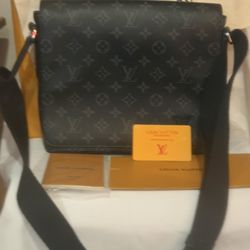 Genuine Louis Vuitton Messenger Bag 💼 !