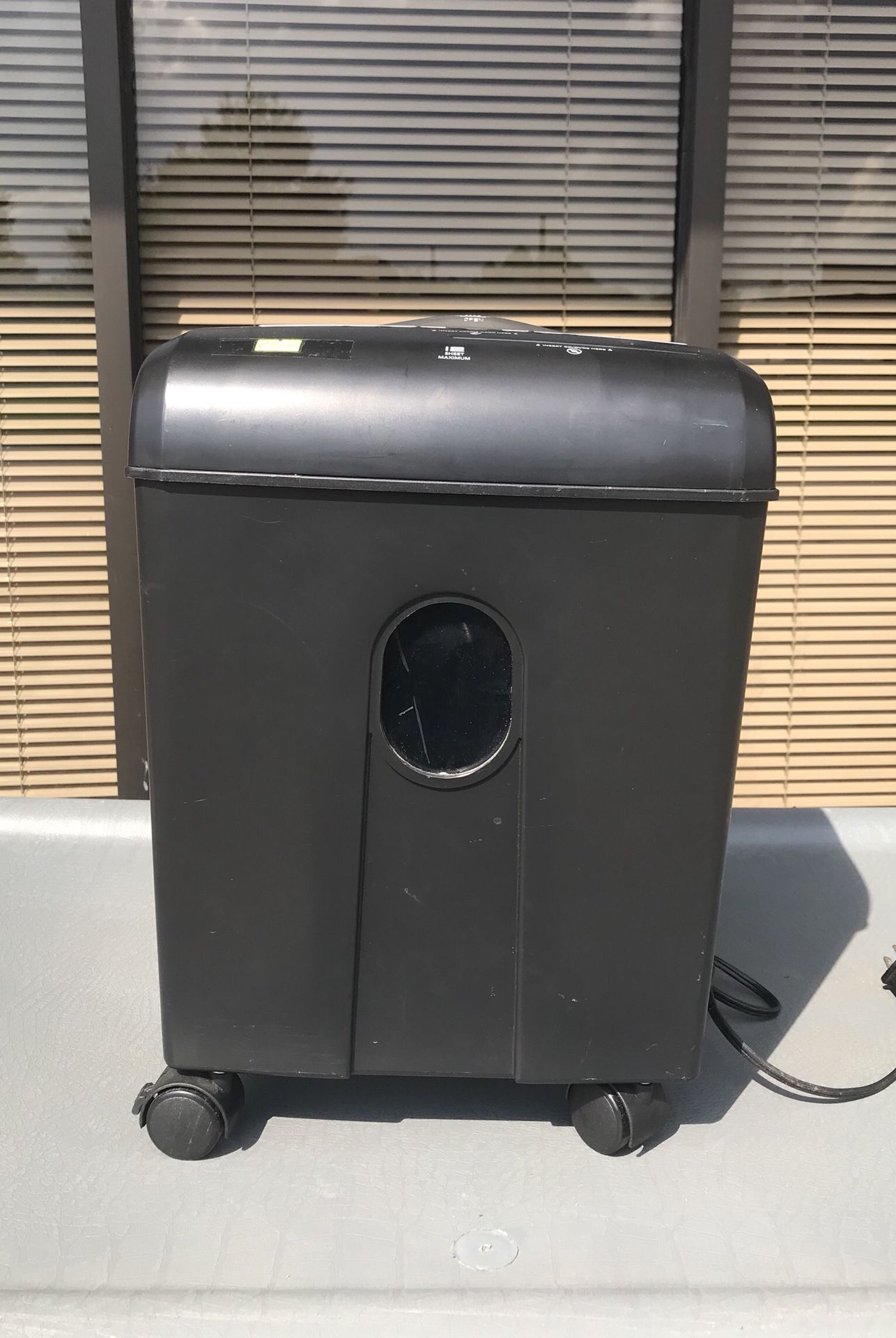 Ativa MD 460C medium duty cross cut credit paper shredder