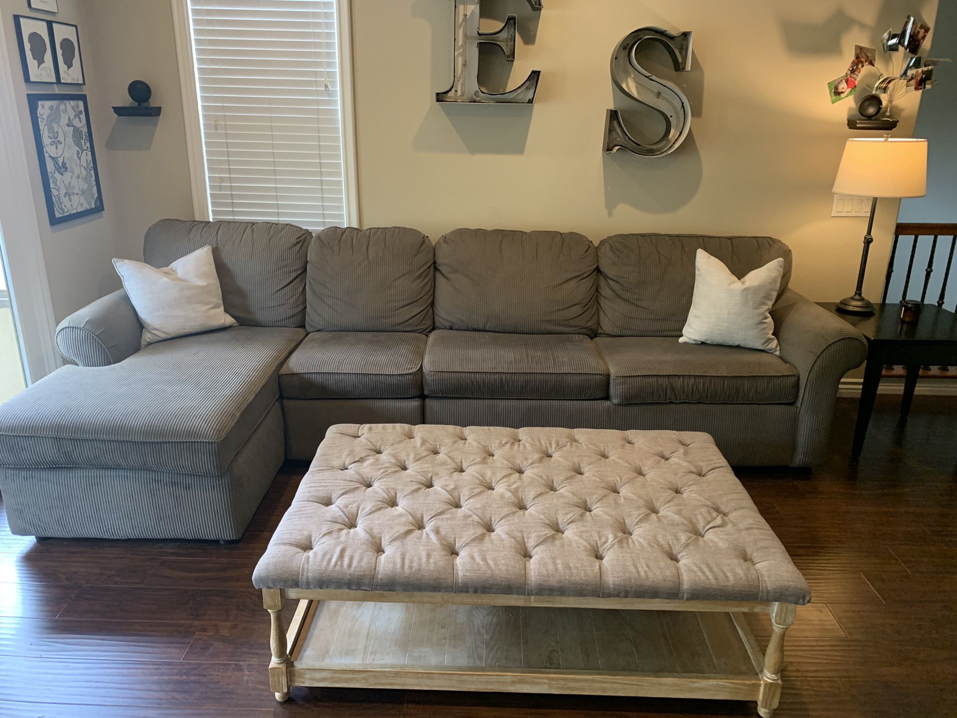 Sofa/chaise Sectional And Tufted Ottoman 