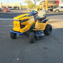 Cub Cadet XT1 Enduro LT 42 In. 56-Volt Max 60 Ah Battery Lithium Electric Drive Riding Lawn Mower