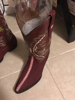 $50 Botas de mantaraya tintas o burgandy