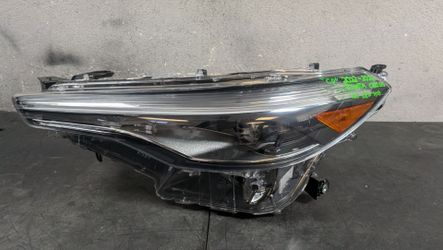 2022-2023-2024-2025-2026 TOYOTA COROLLA CROSS LEFT HEADLIGHT OEM USED #11211