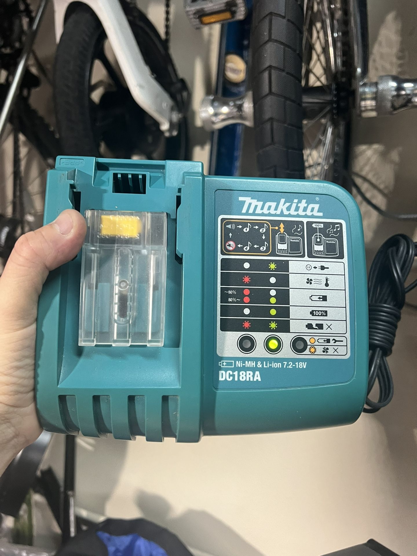 Makita 18 V Faster Charger 