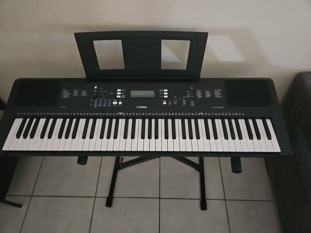 Piano Yamaha Con Soporte