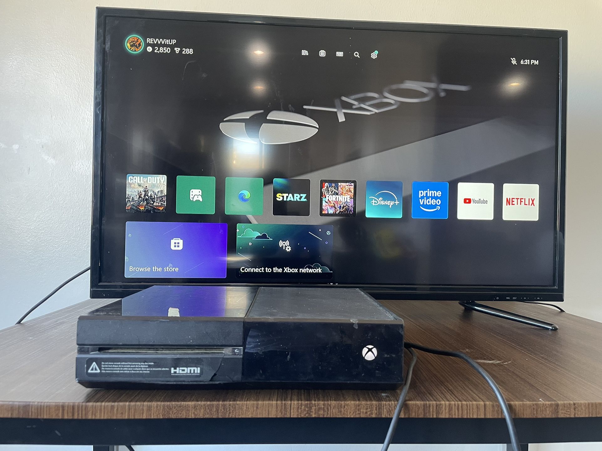 Hisense 40” LED TV + Xbox One Bundle – Works Great