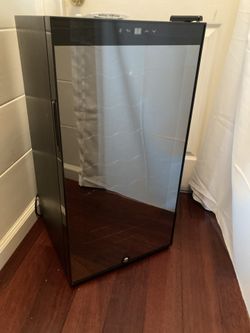 WINE COOLER (Digital Control W/Lock Key)