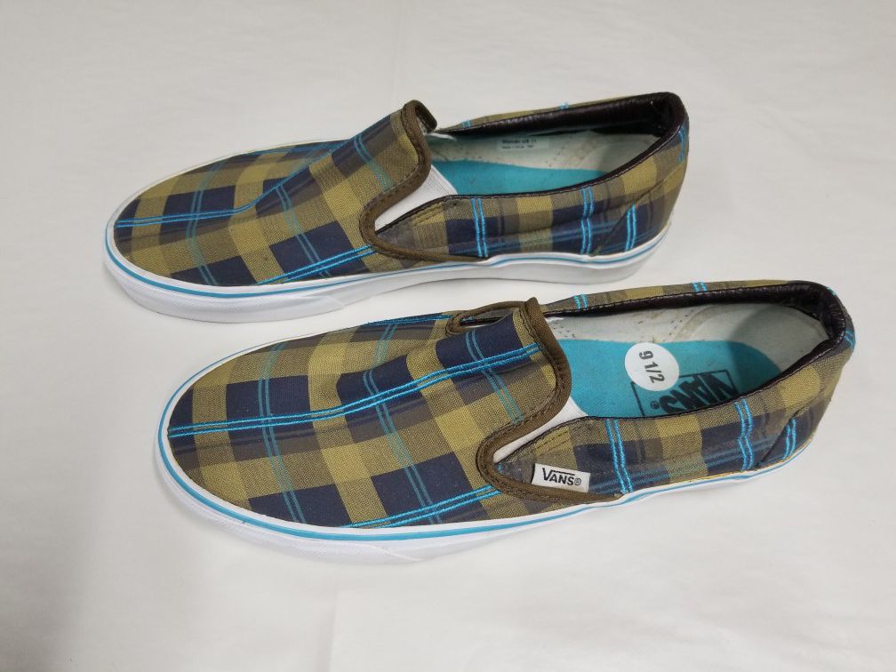 Van's slip ons,checkered vans,mens 9.5 shoes,plaid shoes,tan and blue surf skate shoes Van's off the wall new shoes