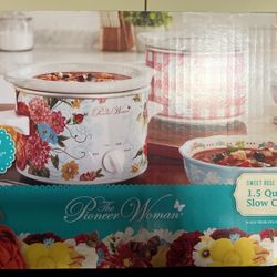 Brand New 1.5 Qt Slow Cooker Pack Of 2 