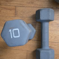 2   10 Pound Weights 