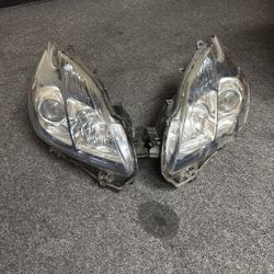 Front Lights Toyota Prius  2012