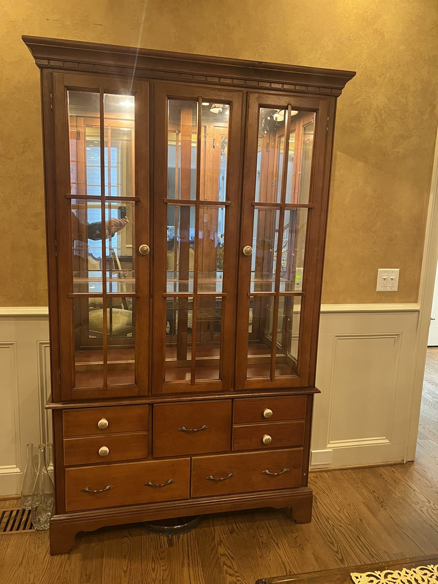 Free China Cabinet