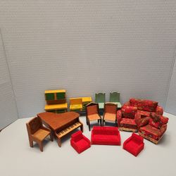 Vintage Mixed Lot Of Smaller Scale Dollhouse Furniture