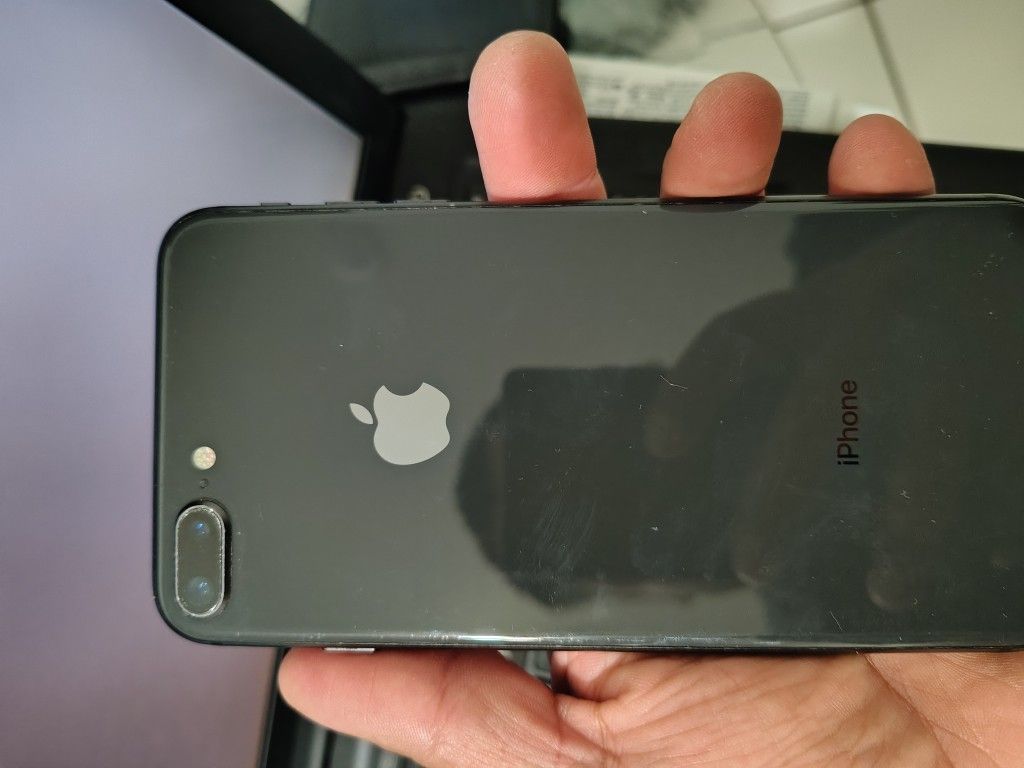 iPhone Bundle Deal MacBook A1181 And iPhone 8 Plus