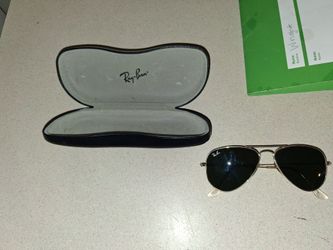 Ray-Ban Aviator Sunglasses with Case