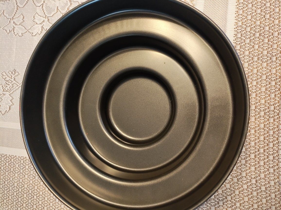 Unique Tiered Cake Pan. Never Used