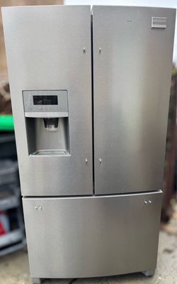 Frigidaire w/ French Doors