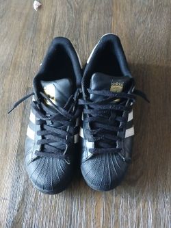 Adidas superstar size 9