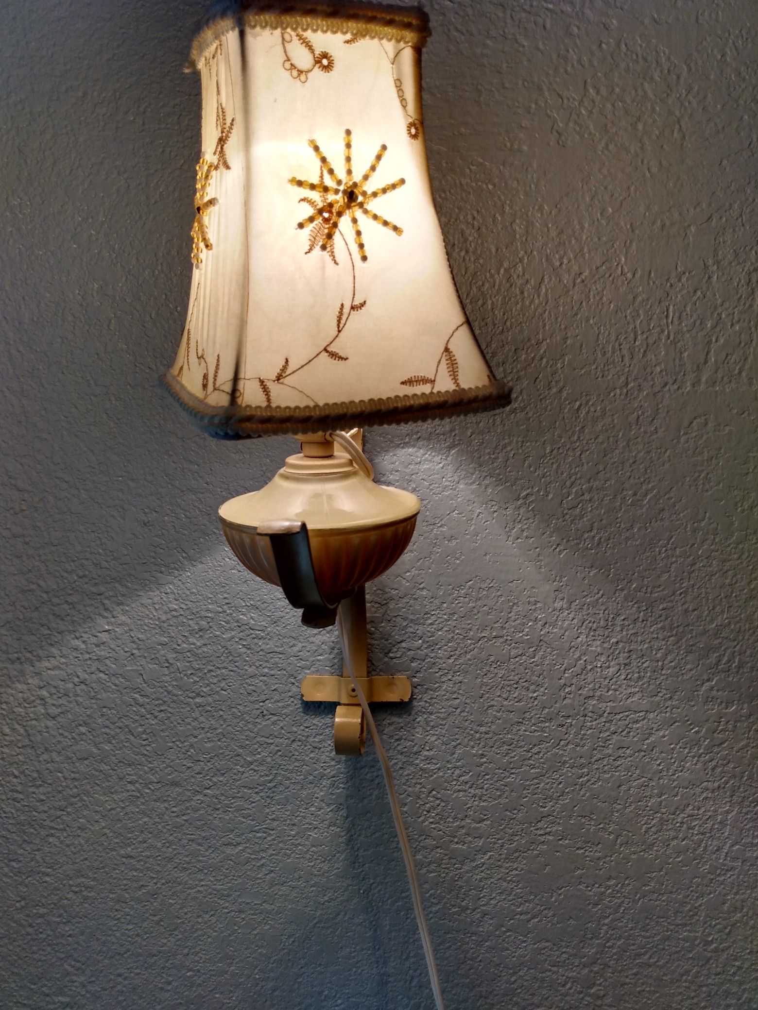 Antique wall lamp for Sale in Federal Way, WA - OfferUp