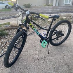 TREK 2023 PRECALIBER 24 8SP SUSP-24" Kids Bike