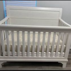 Baby Crib (no Mattress)