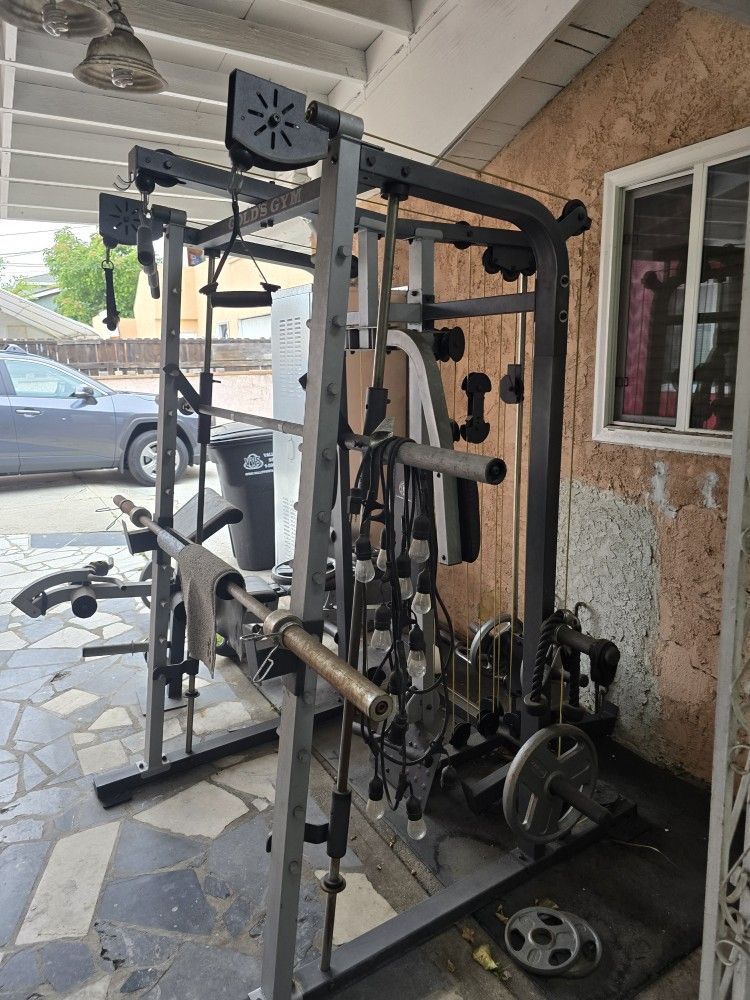 Used GOLD'S GYM smith Machine N Olympic Bar / Pull System / Bench w Arm Curl Pad.