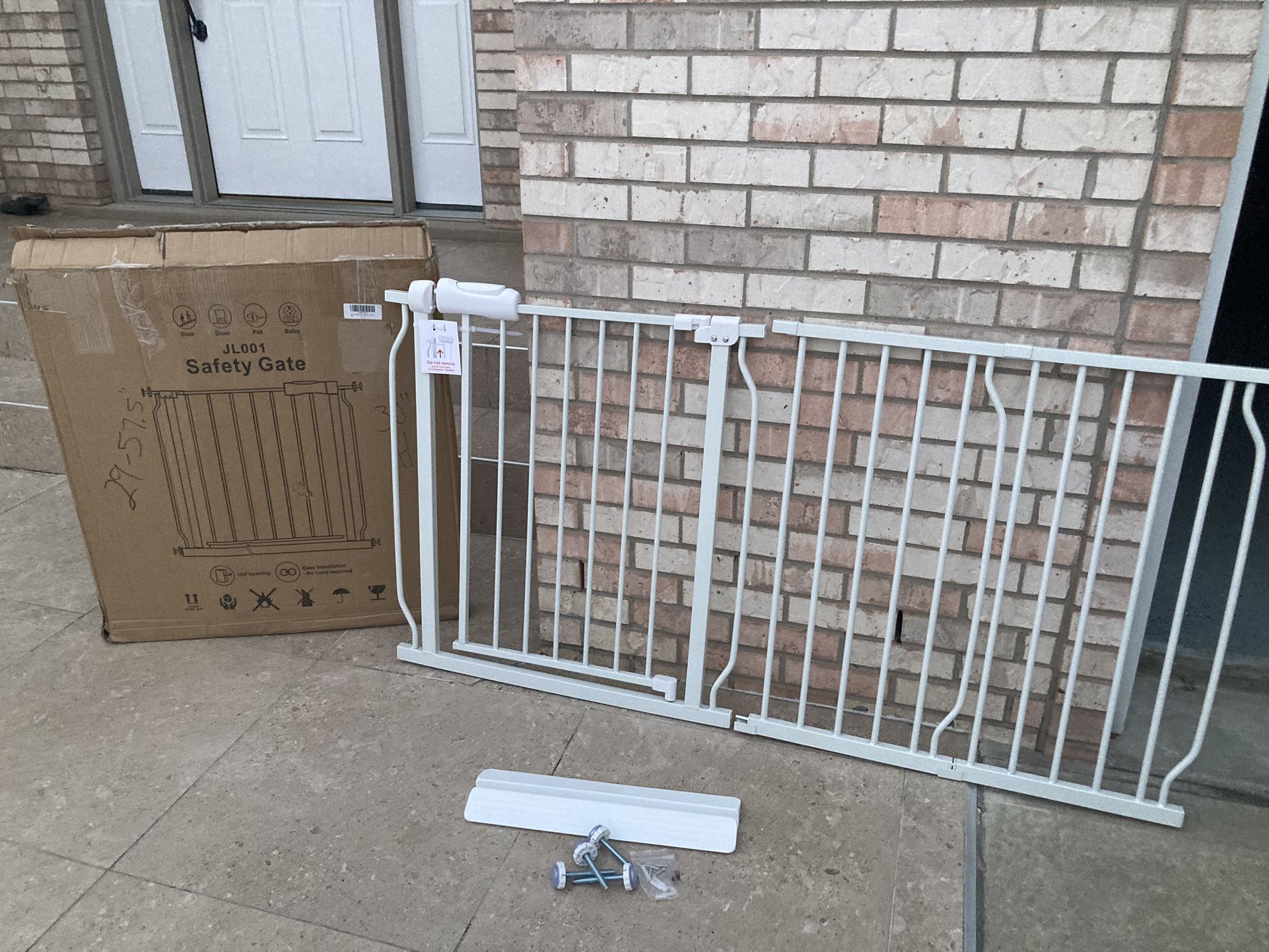 29-57.5” pressure mounted gate