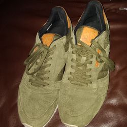 Reebok mens classic Army Green 