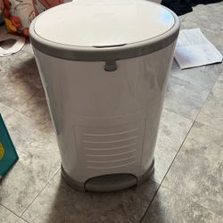 Diaper Trash Bin 