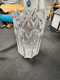 Elegant Crystal Star-Rimmed Geometric Cut Vase Excellent Condition