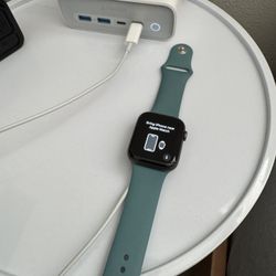 Apple Watch Series 4 44mm Space Gray Sport Band GPS