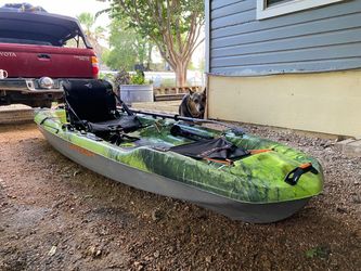Pelican Catch 110 10 foot kayak with paddle
