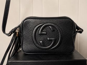 Gucci Black Pebbled Leather Crossbody Bag – GG Logo
