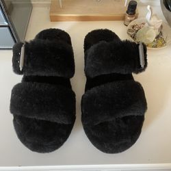 Ugg slippers Size 7 women’s