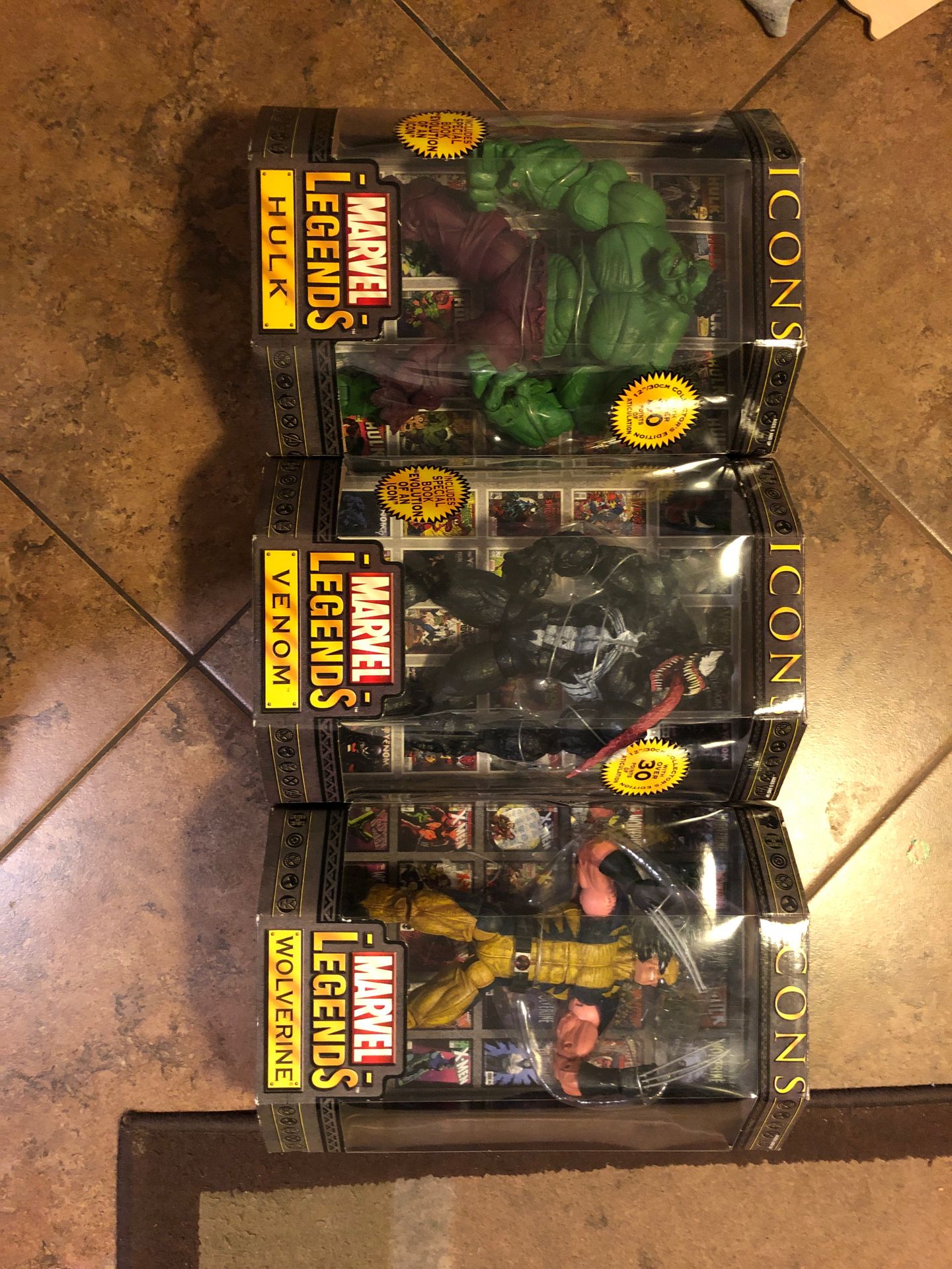 Toy Biz Marvel Legends Icons Wolverine/Hulk/Venom - 12”