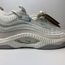 Nike Cosmic Unity 3 Basketball Shoes – New w/ Box – Men’s 9 / Women’s 10.5