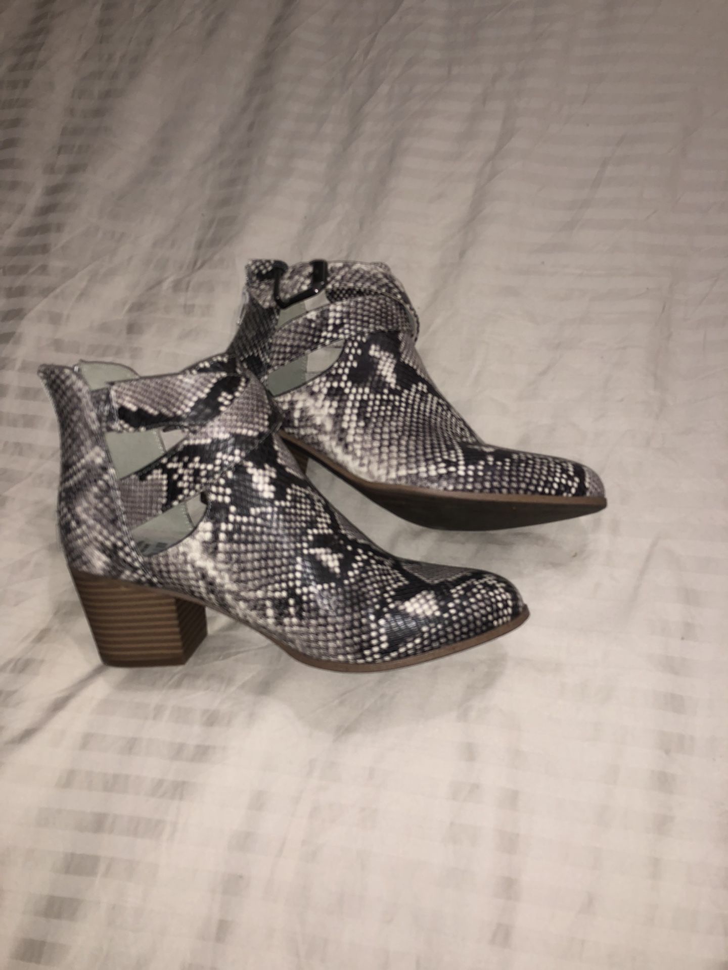 Fergalicious Bootie Snakeskin Size 8.5