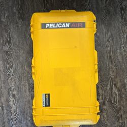 Pelican Air 1615 Hard Rolling Case – Yellow (With Dividers)