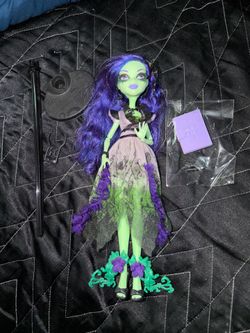 Monster high Doll Amanita Nightshade Gloom and Bloom