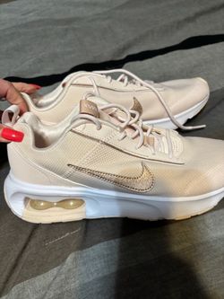 Like New Womens size 9 Nike Air