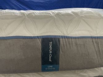 Tempur-Pedic Cloud Luxe. King Size Solid Memory Foam Tempur-Pedic Mattress. I can also deliver Tempur-pedic cloud or Simmons bmmons beauty rest looks.