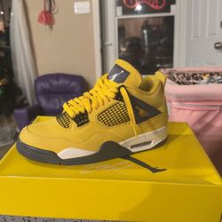 Jordan 4 Lightnings Size 8