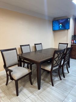 Modern 7pc Dining Room Set. Brand new. Downpymet $85